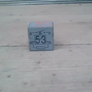 VW GOLF IV. Relé 1.6i bontott alkatrész Árengedmény