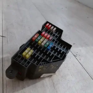 Ne maradj le VW Jetta 2005.05 - 2010.12 Biztosítéktábla bcm bsi bsm sam gem modul utastér 1.9d bontott alkatrész