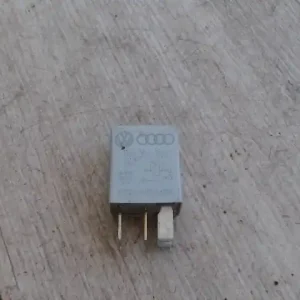 VW Jetta 2005.05 - 2010.12 Relé bontott alkatrész Csak ma