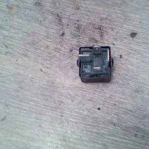 VW JETTA V 05-10 Relé bontott alkatrész Árengedmény