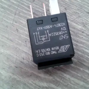 Expressz szállítás VW JETTA V 05-10 Relé bontott alkatrész