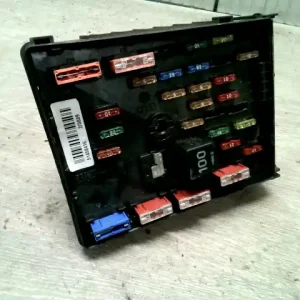 Korlátozott ajánlat VW Passat (B6) 2005.03.01-2010.10.31 Biztosítéktábla bcm bsi bsm sam gem modul2.0 d bontott alkatrész