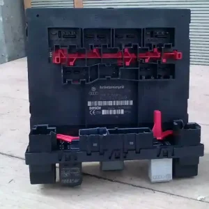 VW Passat (B6) 2005.03.01-2010.10.31 Biztosítéktábla bcm bsi bsm sam gem modul utastér bontott alkatrész Korlátozott ajánlat