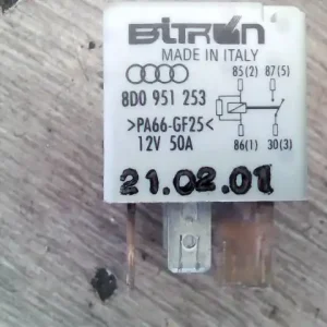 Újdonság VW PASSAT 00.11-05.02 B5.5 Relé bontott alkatrész