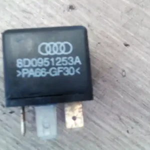 VW PASSAT 00.11-05.02 B5.5 Relé bontott alkatrész Biztonságos fizetés