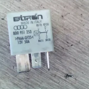 VW PASSAT 00.11-05.02 B5.5 Relé bontott alkatrész Kedvezményes ár