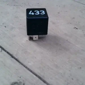 Olcsóbb VW Passat (B6) 2005.03.01-2010.10.31 Relé bontott alkatrész