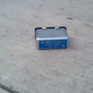 Nézd meg most VW Passat (B6) 2005.03.01-2010.10.31 Relé bontott alkatrész