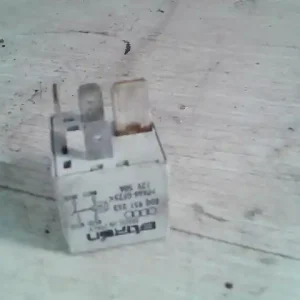 Kedvezmény VW PASSAT 00.11-05.02 B5.5 Relé bontott alkatrész