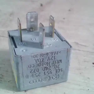 Árengedmény VW PASSAT 00.11-05.02 B5.5 Relé bontott alkatrész