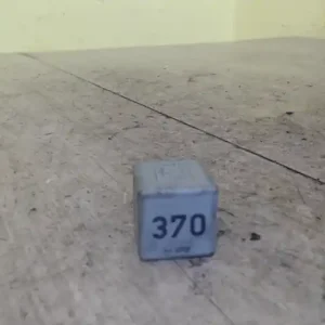 VW PASSAT 00.11-05.02 B5.5 Relé bontott alkatrész Azonnali szállítás