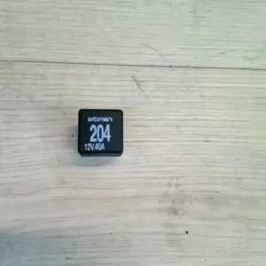 VW PASSAT 96.10-00.10 B5 Relé bontott alkatrész Ingyenes szállítás