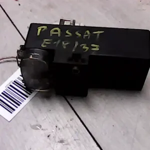 VW PASSAT 93-96 Hűtőventilátor relé bontott alkatrész Expressz szállítás