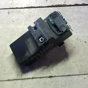 Vedd meg most VW PASSAT 93-96 Hűtőventilátor relé bontott alkatrész