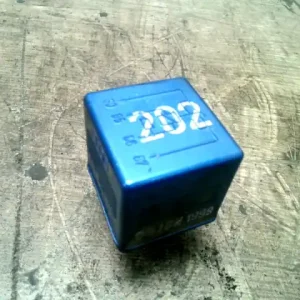 Biztonságos fizetés VW PASSAT 96.10-00.10 B5 Relé 1.9 d bontott alkatrész