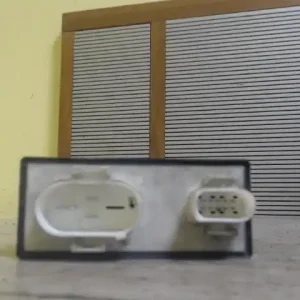 Expressz kézbesítés VW POLO CLASSIC 99.10-01.09 Hűtőventilátor relé 1.4 i bontott alkatrész