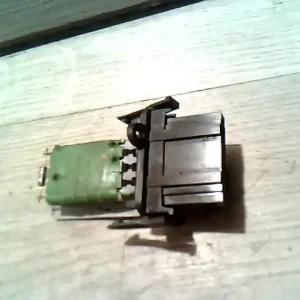 Vedd meg online VW POLO III. 94-99 Fűtőmotor előtét ellenállás1.0 ibontott alkatrész