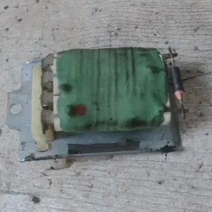 Vedd meg most VW POLO III. 94-99 Fűtőmotor előtét ellenállás1.4 b bontott alkatrész