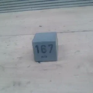 VW POLO III. 94-99 üzemanyag szivattyú relé 1.4i bontott alkatrész Újdonság