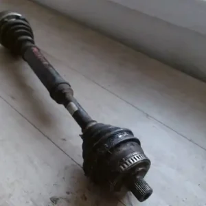 Ingyenes szállítás AUDI A4 94-98 Bal első féltengely 1.6i abs bontott alkatrész