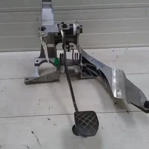 Biztonságos fizetés AUDI A4 98-01 Kuplung pedál bontott alkatrész