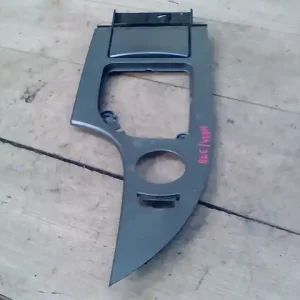 Újdonság BMW E61 2003.07.01-2010.10.01 Váltókar keret 2,5i bontott alkatrész