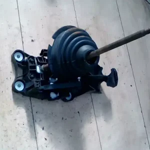 Biztonságos fizetés FORD FIESTA 05-08 Váltó kulissza bontott alkatrész