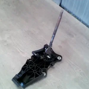 Biztonságos fizetés FORD FIESTA 05-08 Váltó kulissza bontott alkatrész