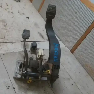 Expressz szállítás FORD FIESTA 05-08 VAN Pedálsor fék és kuplungpedál bontott alkatrész