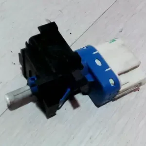 Biztonságos vásárlás FORD FOCUS 04- Kuplung pedál kapcsoló bontott alkatrész