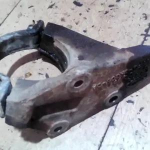 Azonnali szállítás FORD FOCUS 98-04 Féltengely tartó megtámasztó jobb első 1.4i bontott alkatrész