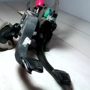 Rendeld meg most FORD MONDEO 01-07 Pedálsor fék és kuplungpedál bontott alkatrész