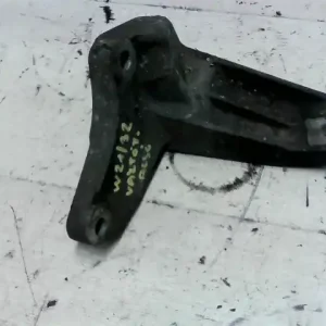 Árengedmény FORD Mondeo 07.04.01-14.12.31 Sebességváltó tartó bak alsó bontott alkatrész