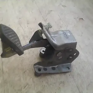 Exkluzív ajánlat HONDA JAZZ 02.01-08.09 Kuplung pedál bontott alkatrész