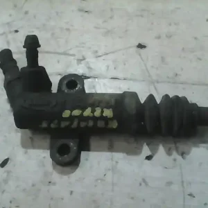 Vedd meg online KIA K2700 Kuplung munkahenger alsó bontott alkatrész