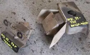 LANDROVER DISCOVERY TD5 99- Sebességváltó tartó bak bontott alkatrész Újdonság