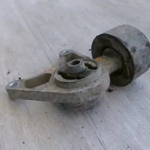 Vásárlói kedvenc LANDROVER FREELANDER 98-04 Differenciálmű tartóbak 2.0d bal bontott alkatrész