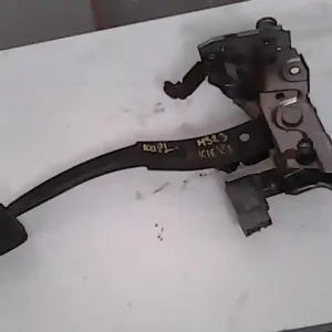 Korlátozott ajánlat MAZDA 323F 98-01 Kuplung pedál bontott alkatrész