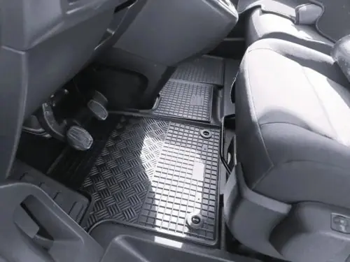 Rigum méretpontos gumiszőnyeg C. Jumpy III. 2016- Csak az első ülésekhez, 1+2 üléseshez megfelelő, P. Expert III. 2016-, T. ProAce 2016-, O. Vivaro 2019-2 vagy 3 üléses, csak az első ülésekhez Outlet